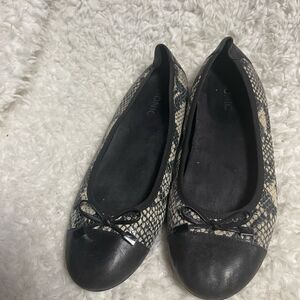 Visonic Leather Snakeskin Patterned Black & beige slip on Flats SZ10